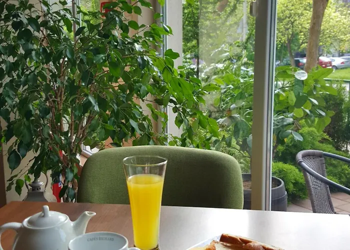 Хотел Микадо - Онлайн Self Check-In 3* Burgas